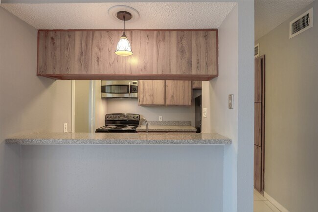 Building Photo - 3919 Fairmont Pkwy