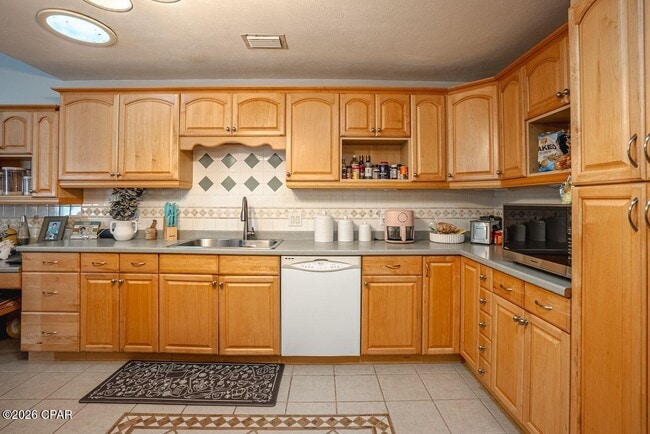 Building Photo - 6224 Seminole Dr