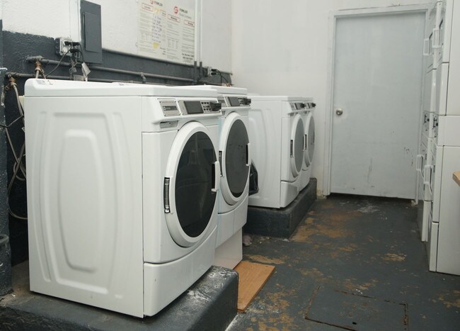 Building Photo - 1745 E 12th St