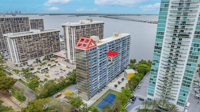 Building Photo - 2025 Brickell Ave