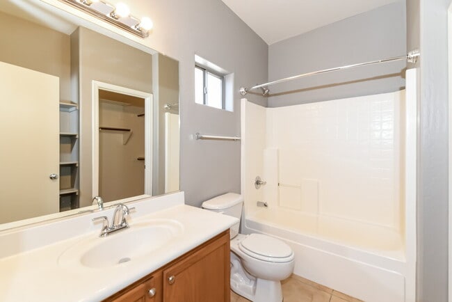 Building Photo - 327 N 76th Pl