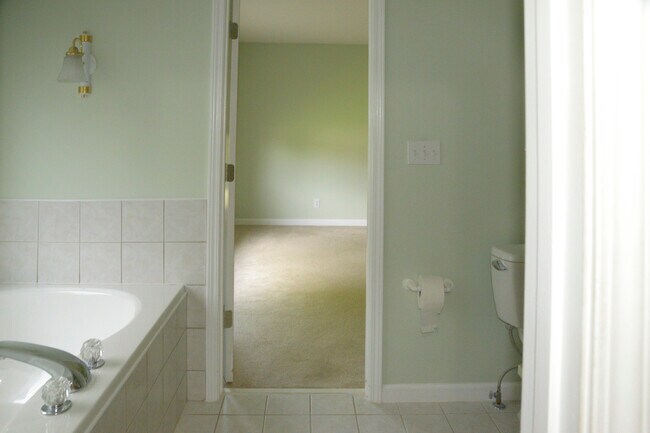 Building Photo - 534 Eagle Ridge Dr