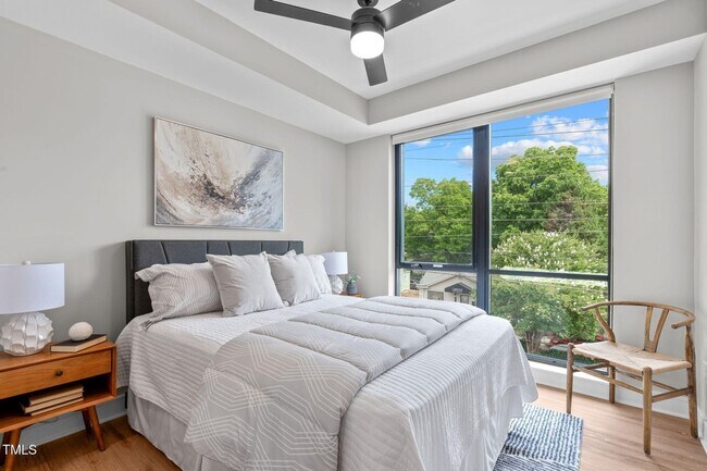Building Photo - **OFFERING 50% OFF THE FIRST MONTH'S RENT*...