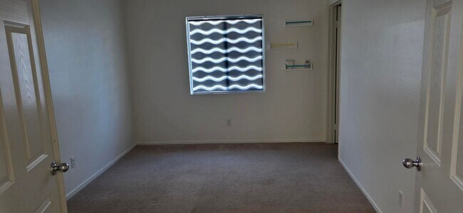 Building Photo - Beautiful Solar Home in Jurupa Valley Available Now!