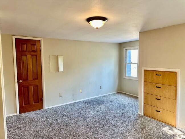 Building Photo - SPACIOUS HOME IN DESIRABLE HOT SPRINGS, 1....