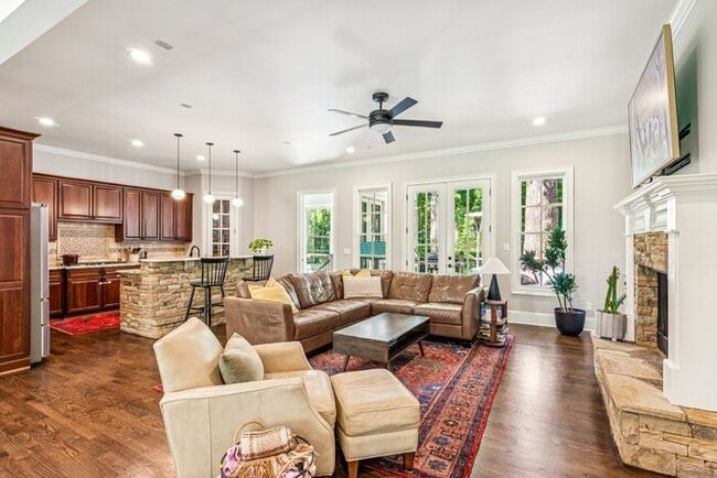 Building Photo - 1093 Country Ln NE