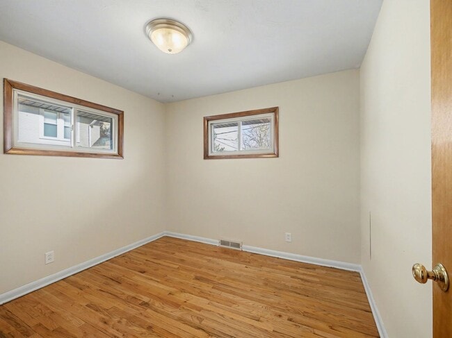 Building Photo - 1427 S 52nd St