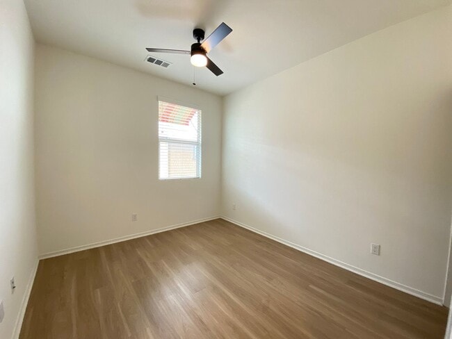 Building Photo - 3 bed, 3.5bath wihtin The Pacific Ridge Community in Oceanside