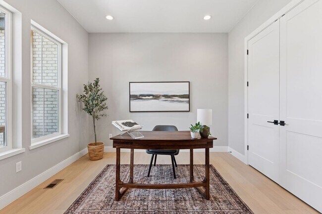 Building Photo - New Charming Berthoud Home with Modern Com...