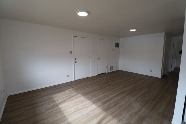 Building Photo - 312 W 450 N St