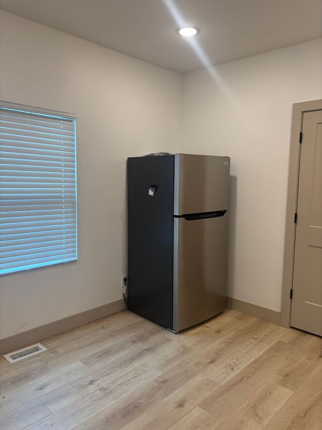 Building Photo - 308 W Worley St