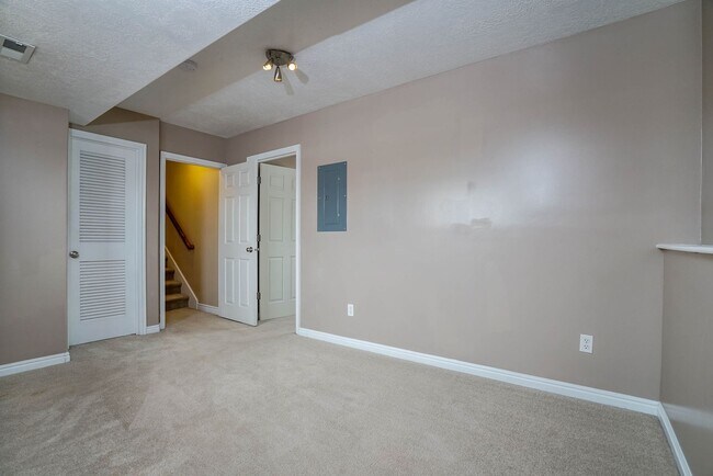 Building Photo - Beautiful 4 Bed, 3.5 Bath in Clinton - Was...