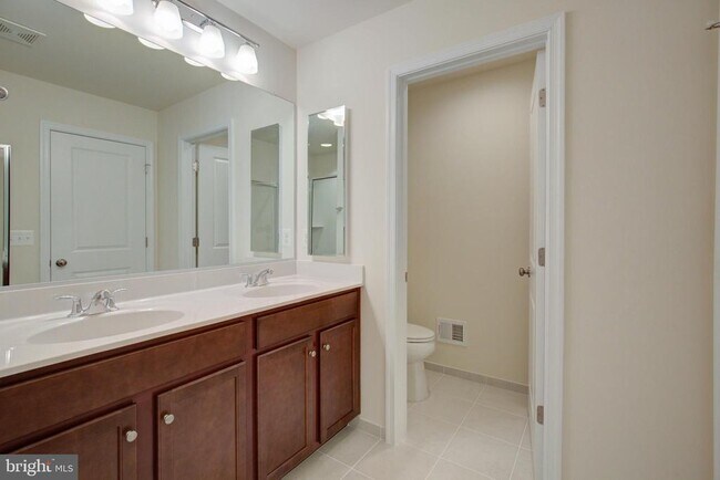 Building Photo - 135 Biscane Ct