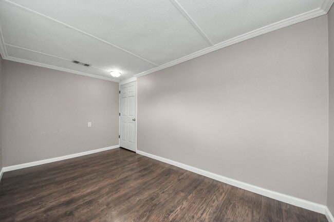 Building Photo - 5747 Turtle Creek Rd