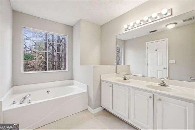 Building Photo - 1559 Hillary Cove Ct