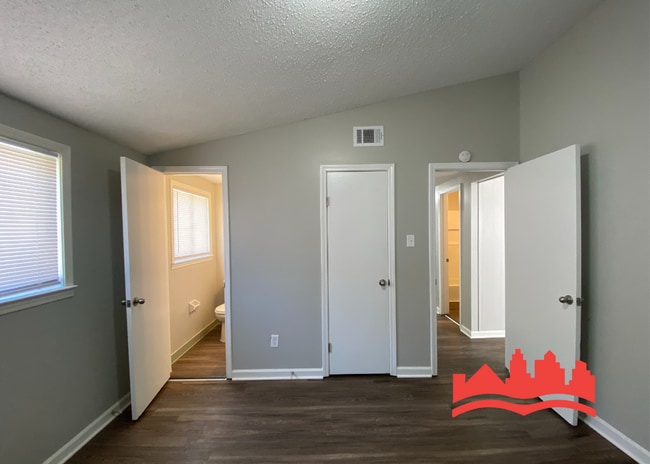 Building Photo - 4735 Chevron Rd