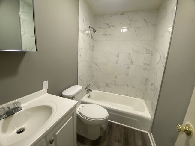 Building Photo - 122 Young St