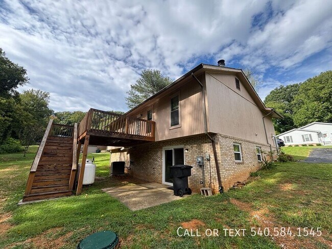 Building Photo - 6421 Orchard View Ln