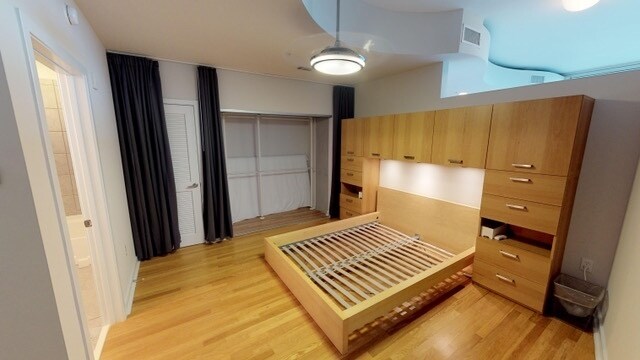 Building Photo - Stunning Center City High Rise Condo on th...