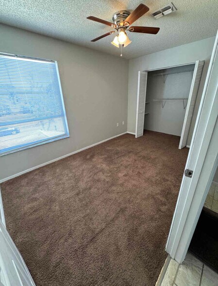 Building Photo - 7023 Oakwood Dr