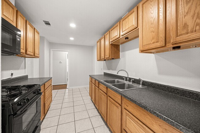 Building Photo - 6619 Maybank Dr