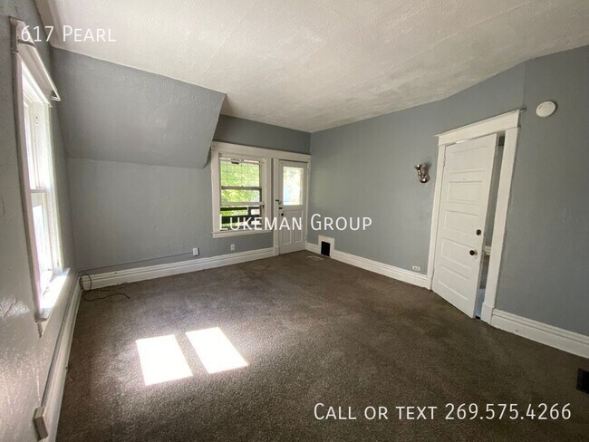 Building Photo - 617 Pearl-