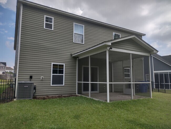 Building Photo - Wonderful Two Story Four Bedroom Three Full Bathrooms Home in Elgin SC