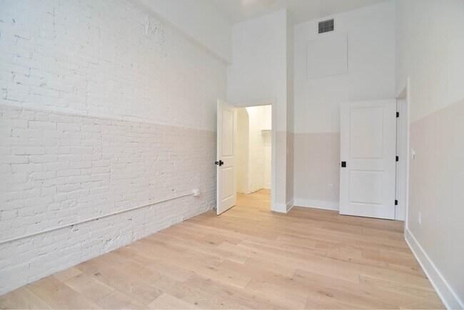 Building Photo - 30 W Broad St