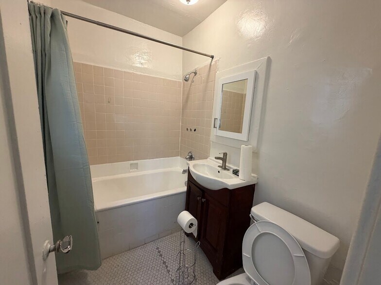 Building Photo - 1939 W Washington Blvd