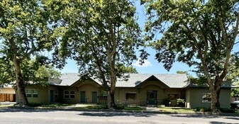 Building Photo - 573-583 Minaret Ave