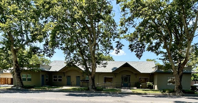 Building Photo - 573-583 Minaret Ave