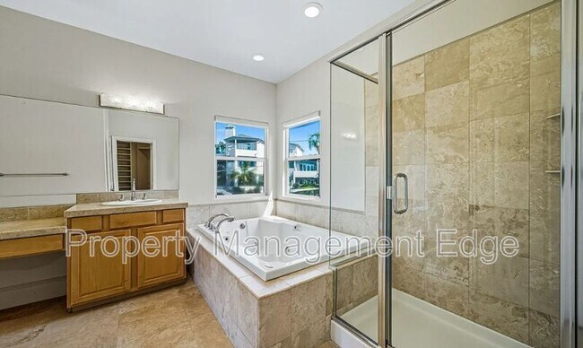 Building Photo - 1107 Las Flores Dr