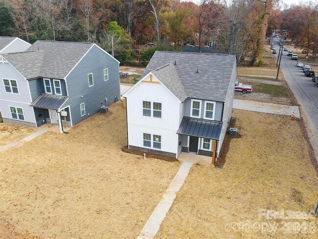 Building Photo - 1241 Eastway Dr