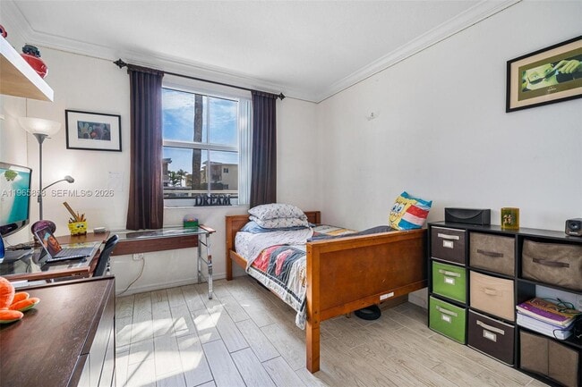 Building Photo - 9172 Collins Ave