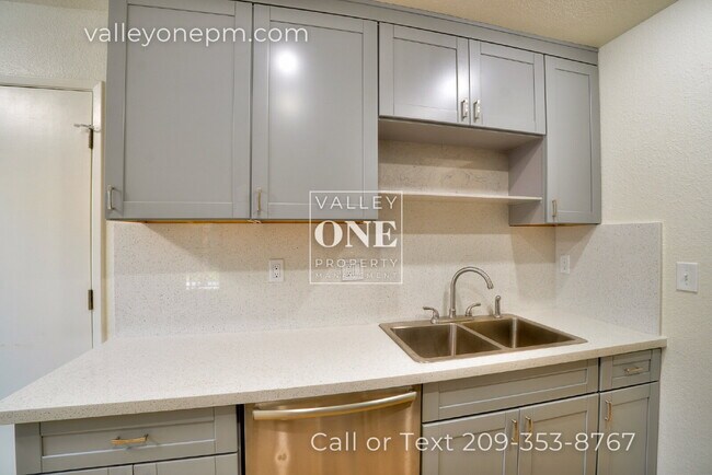 Building Photo - Totally Remodeled Home in Turlock: It's No...