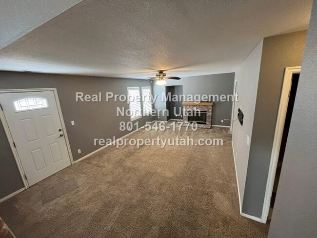 Building Photo - 3 Bedroom Layton Home Coming Available in ...