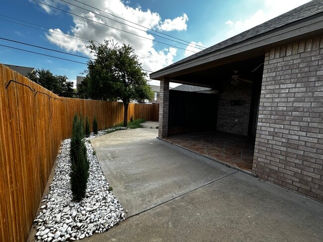 Building Photo - 3105 Southridge Ct