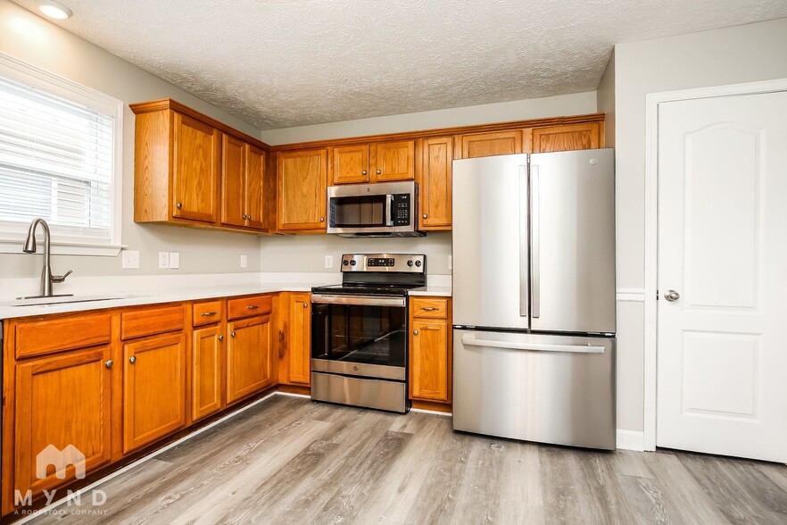Building Photo - 1634 Beaconcrest Cir