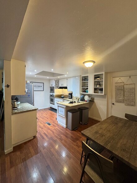 Building Photo - 6603 Reservoir Ct