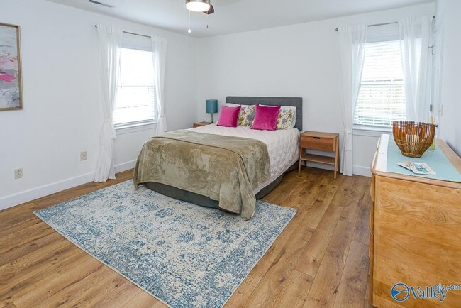 Building Photo - 208 S Oxford Cir