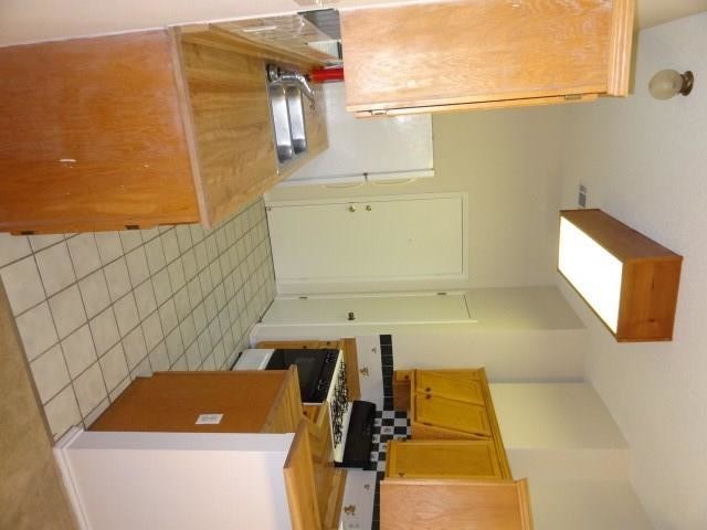Building Photo - 2202 Quiet Wood Dr