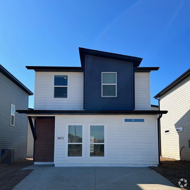 Building Photo - Now Leasing - Featherston Village - Modern...