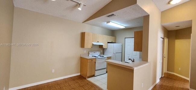 Building Photo - 10300 Fox Trail Rd S