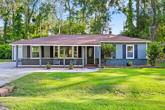 Building Photo - 3 bed 1 bath ranch with large storage/workshop building