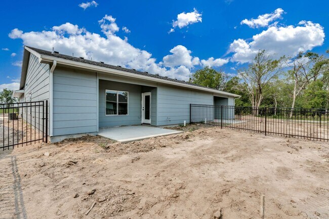 Building Photo - Skyway-Oliver Plan