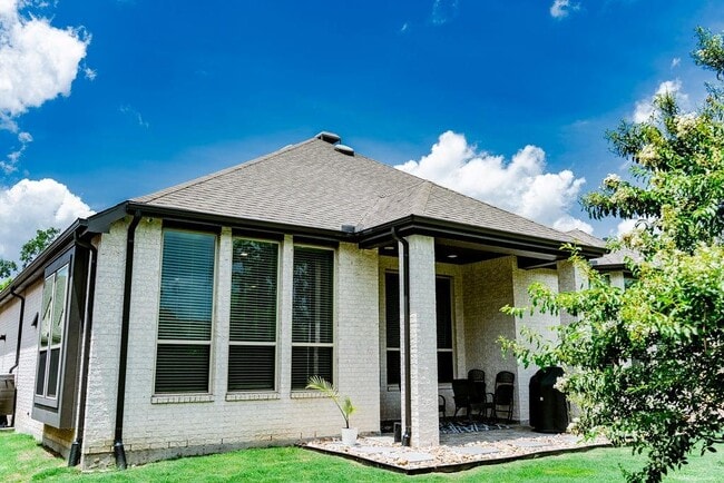 Building Photo - 17469 Chestnut Cove Dr