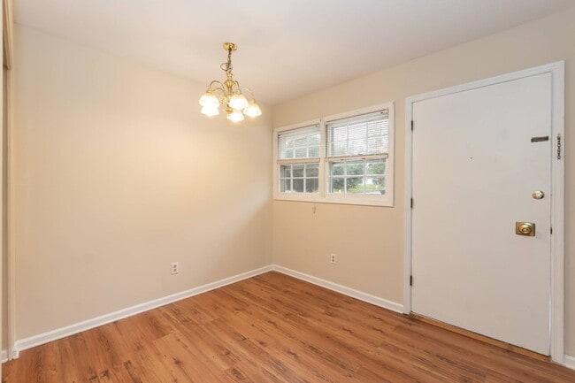 Building Photo - Two Bedroom End Unit Home!