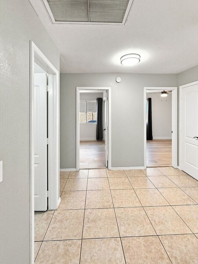 Building Photo - 4 Bedroom Home in the Heart of Ahwatukee for Rent