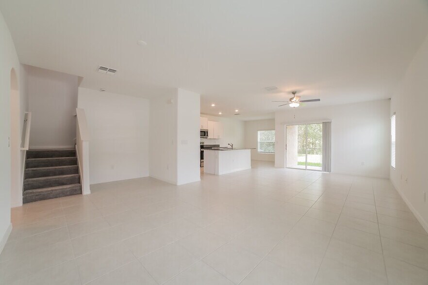 Building Photo - 7230 Spring Snowflake Ave