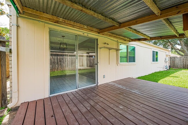 Building Photo - 6822 Stonewater